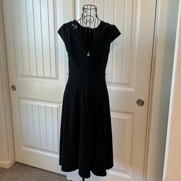 Size 4 - Tommy Hilfiger - Classic Black Dress - Picture 4 of 5